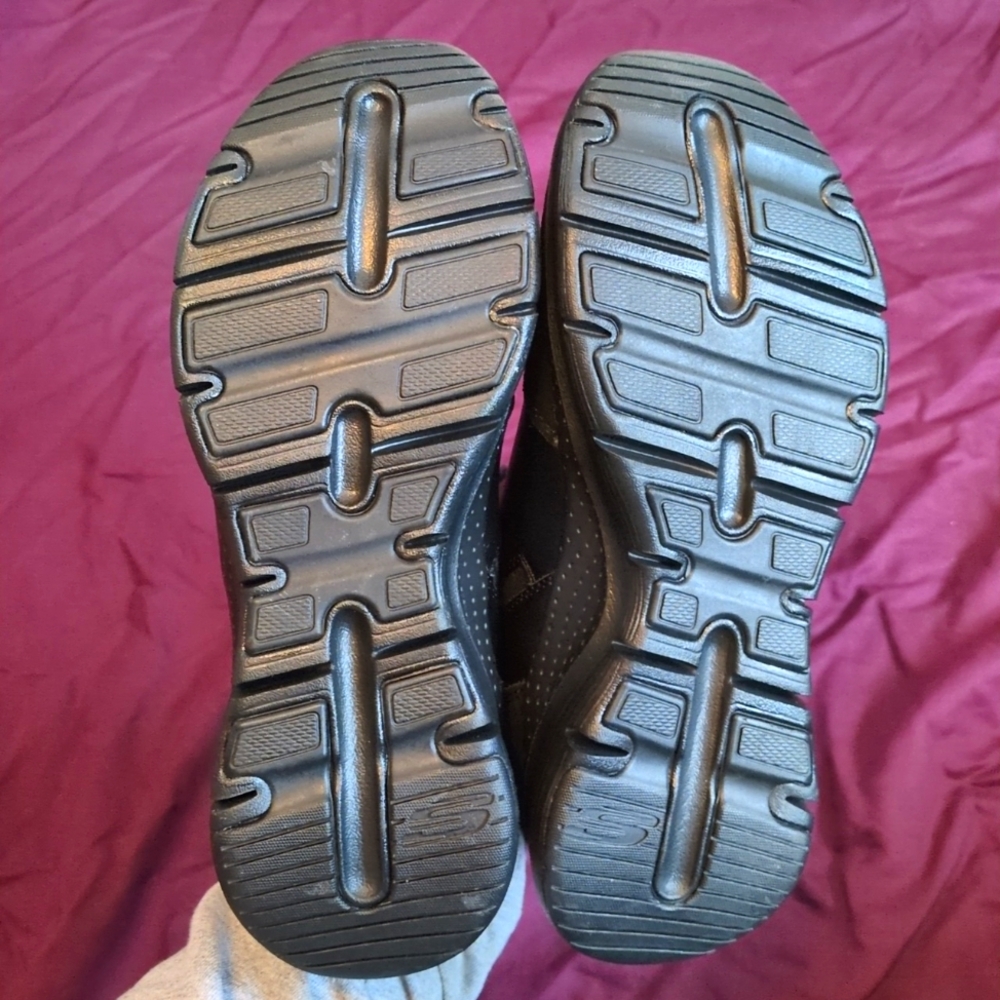 NWT Women's Skechers Air-Cooled ArchFit boots size 6.5 black with faux fur top - Picture 7 of 10
